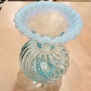 Fenton swirl 6”x4” opening Ruffle edge opalescent uv reactive glass